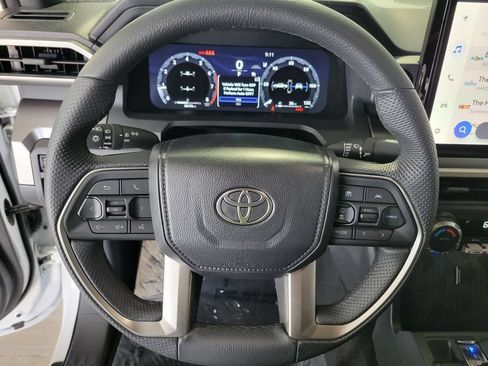 Used 2024 Toyota Tacoma TRD Sport AWD/4WD image 17