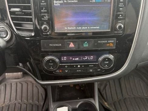 Used 2016 Mitsubishi Outlander SE FWD image 8