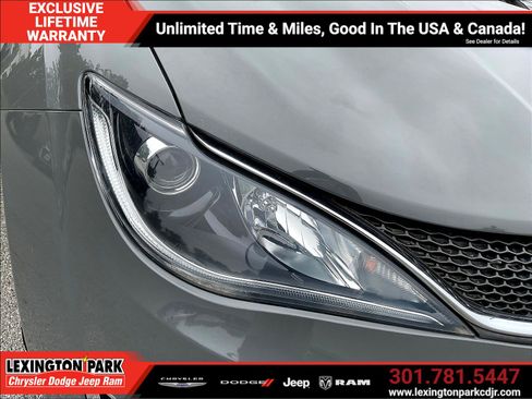 Used 2020 Chrysler Pacifica Limited FWD image 31
