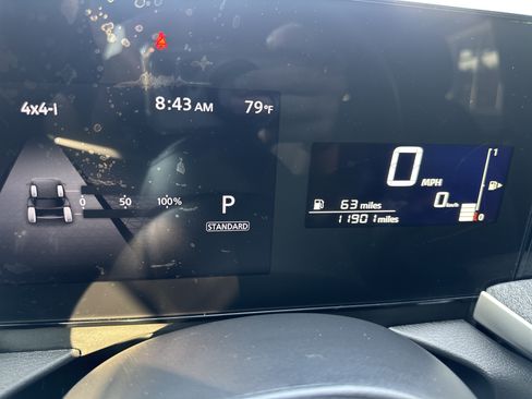 Used 2025 Nissan Kicks SV AWD/4WD image 16