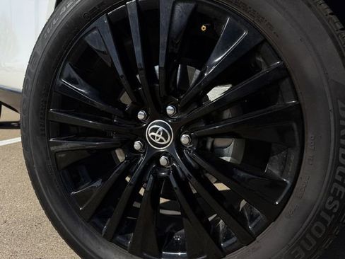 Certified 2024 Toyota Venza Nightshade image 9