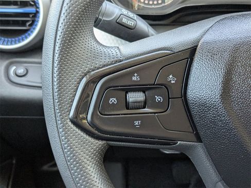 Used 2025 Chevrolet Trax LS w/ LS Convenience Package image 21