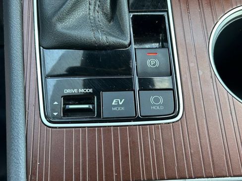 Used 2023 Toyota Sienna XLE FWD image 28