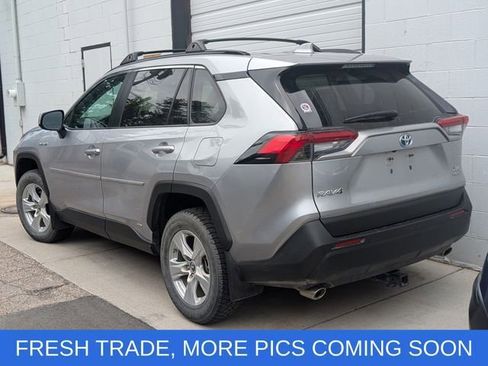 Used 2020 Toyota RAV4 XLE w/ Convenience Package AWD/4WD image 3