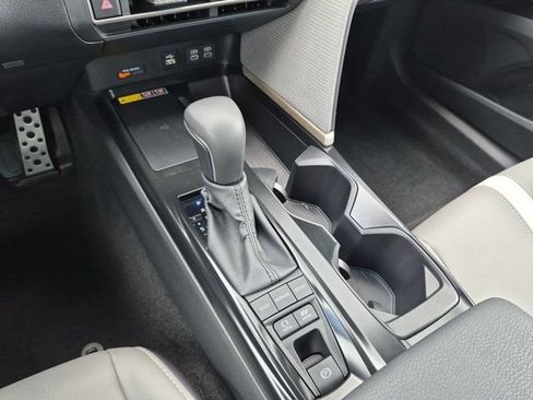 Used 2026 Toyota Camry SE AWD/4WD image 16
