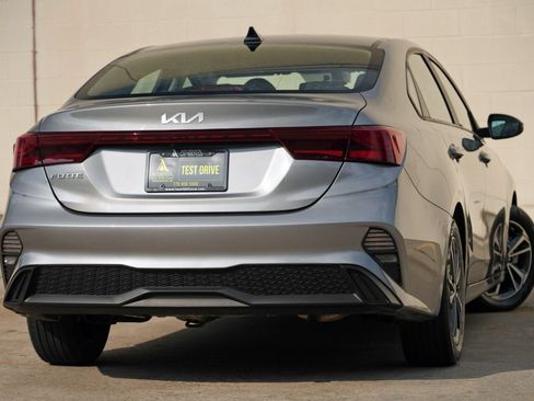 Used 2023 Kia Forte LXS w/ LXS Technology Package FWD image 4