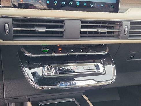 New 2026 Lincoln Corsair Reserve w/ Rear Removable Package Tray image 28