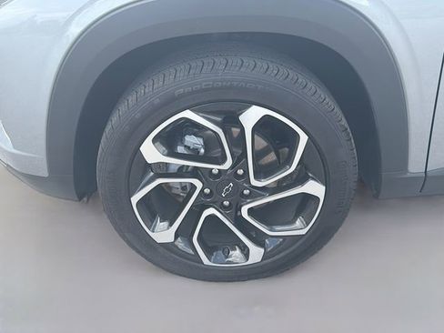 Used 2025 Chevrolet Trax RS w/ Driver Confidence Package FWD image 37