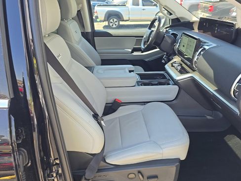 Used 2025 Ford Expedition Platinum AWD/4WD image 5
