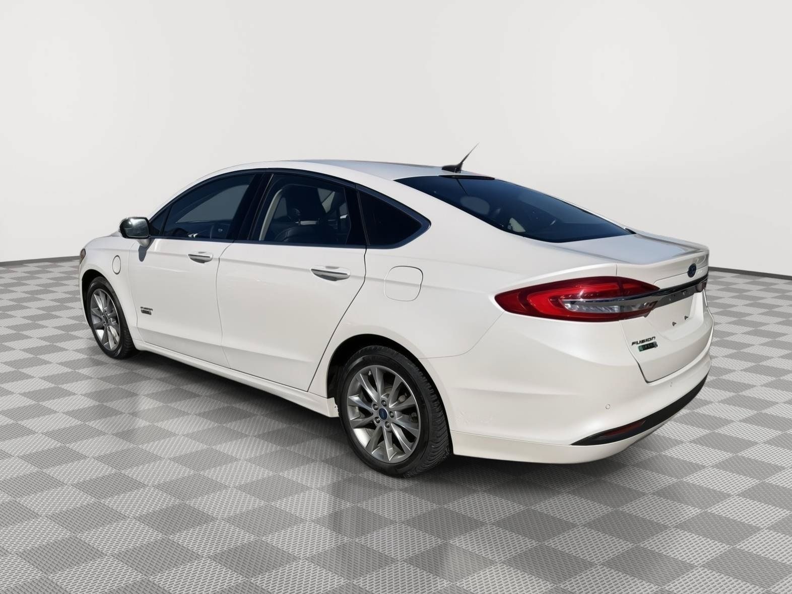 Used 2017 Ford Fusion Energi SE FWD image 5