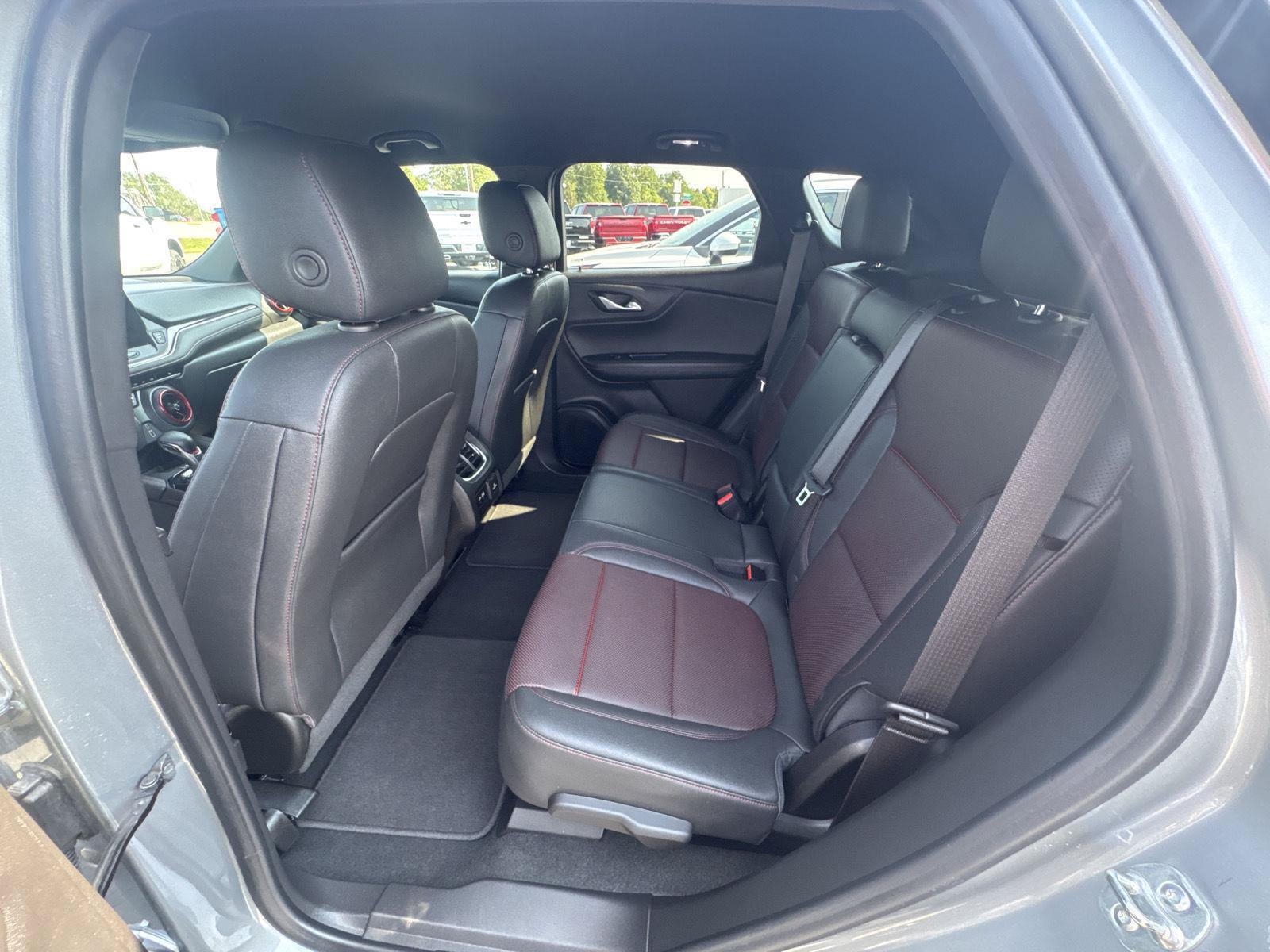 Used 2025 Chevrolet Blazer RS FWD image 9