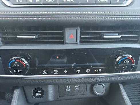 Used 2024 Nissan Rogue SV image 4