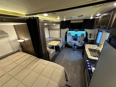 Used 2017 Mercedes-Benz Sprinter 3500 image 27