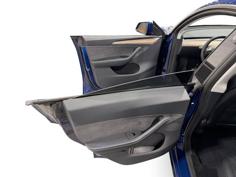 Certified 2023 Tesla Model Y Long Range AWD/4WD image 10