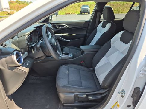 Certified 2024 Chevrolet Trax LS w/ LS Convenience Package FWD image 19