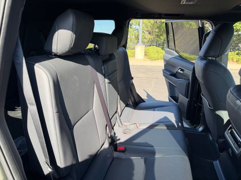 Used 2024 Lexus GX 550 w/ Cold Area Package AWD/4WD image 18