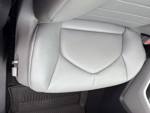 Used 2022 Toyota Highlander XLE FWD image 16
