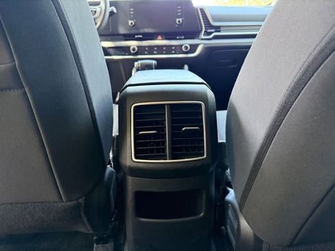 Used 2025 Kia Sportage LX FWD image 22