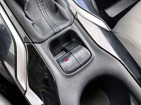 Used 2022 Toyota Corolla LE image 32