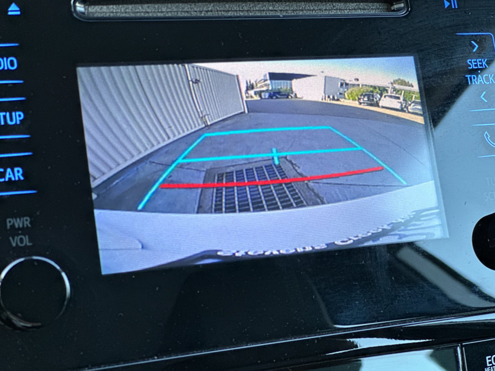Used 2019 Toyota Prius XLE AWD/4WD image 19