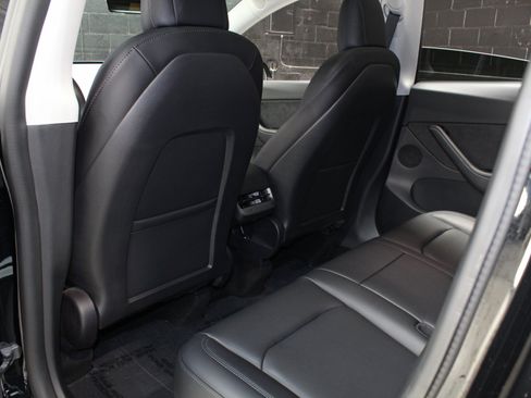 Used 2022 Tesla Model Y Performance AWD/4WD image 39