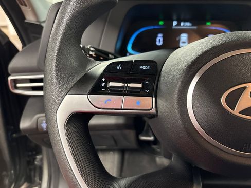 Certified 2025 Hyundai Elantra SE FWD image 14