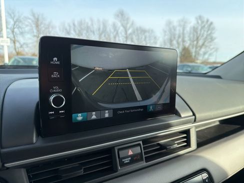 Certified 2025 Honda Pilot Touring image 32