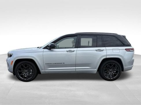 Used 2025 Jeep Grand Cherokee Summit AWD/4WD image 14