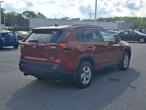 Used 2021 Toyota RAV4 XLE AWD/4WD image 4