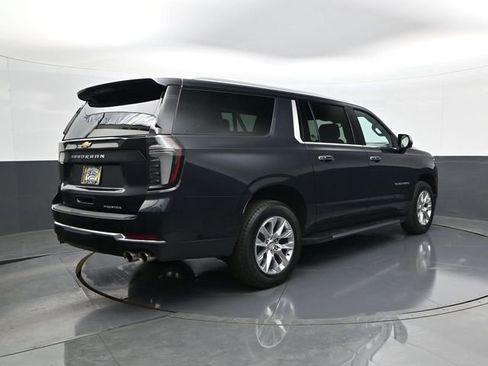Used 2025 Chevrolet Suburban Premier AWD/4WD image 5