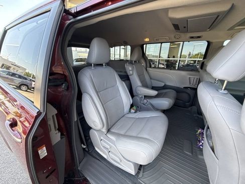 Used 2016 Toyota Sienna XLE Premium FWD image 20