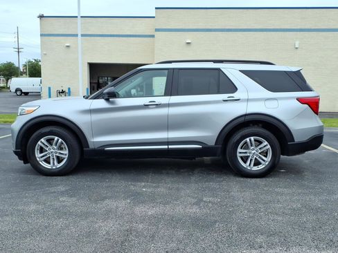 Used 2023 Ford Explorer XLT w/ Class IV Trailer Tow Package AWD/4WD image 4