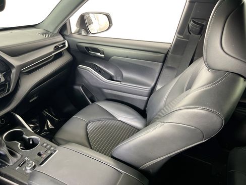 Used 2023 Toyota Highlander XSE AWD/4WD image 21