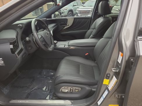 Used 2022 Lexus LS 500h AWD w/ Luxury Package image 17