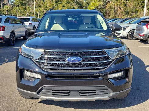Used 2020 Ford Explorer XLT w/ Equipment Group 202A image 2