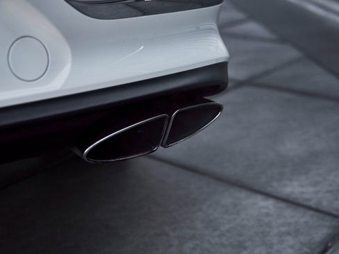 Used 2022 Bentley Bentayga image 11