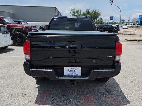 Used 2019 Toyota Tacoma TRD Sport w/ TRD Premium Sport Package AWD/4WD image 6