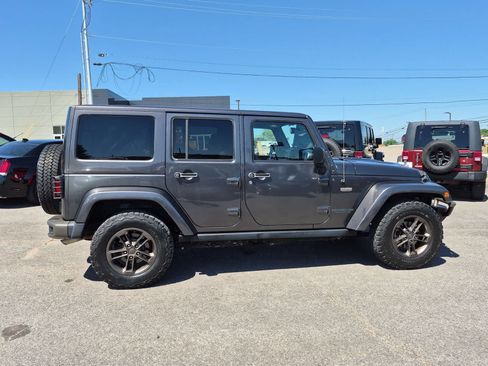 Used 2016 Jeep Wrangler Unlimited Sahara AWD/4WD image 9