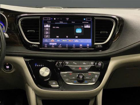 Used 2022 Chrysler Pacifica Limited FWD image 13