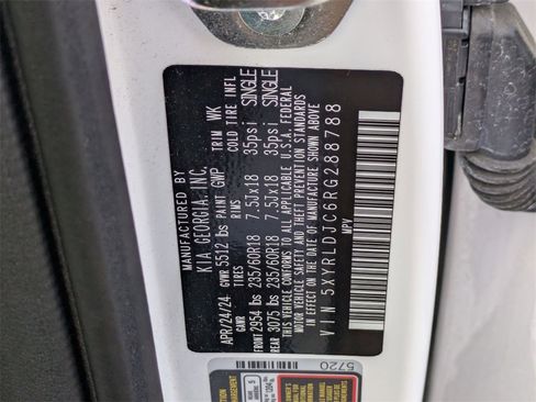 Used 2024 Kia Sorento S image 32