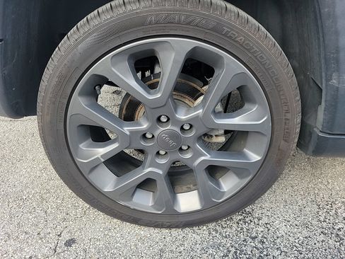 Used 2021 Jeep Compass Latitude w/ Sun and Sound Group AWD/4WD image 8