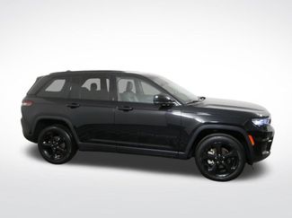 Used 2023 Jeep Grand Cherokee Limited w/ Black Appearance Package AWD/4WD video 2