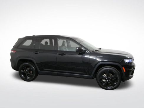 Used 2023 Jeep Grand Cherokee Limited w/ Black Appearance Package AWD/4WD image 2