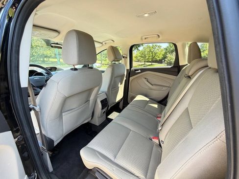 Used 2017 Ford Escape SE FWD image 8