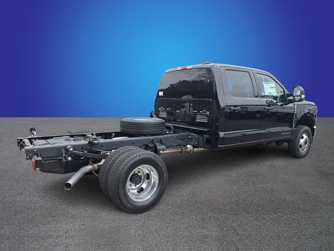 New 2026 Ford F350 XLT w/ XLT Value Package AWD/4WD image 3