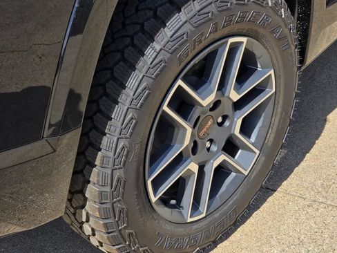 New 2027 GMC Terrain AT4 w/ Convenience Package III AWD/4WD image 7