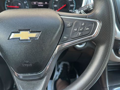 Used 2021 Chevrolet Equinox LS FWD image 22