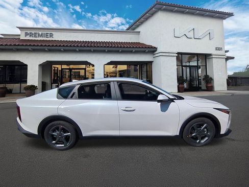 New 2026 Kia K4 LXS FWD image 9