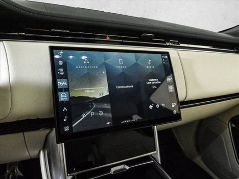 Used 2025 Land Rover Range Rover SE AWD/4WD image 15