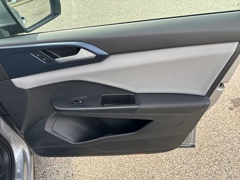 Certified 2023 Volkswagen Taos SE w/ Panoramic Sunroof Package image 34